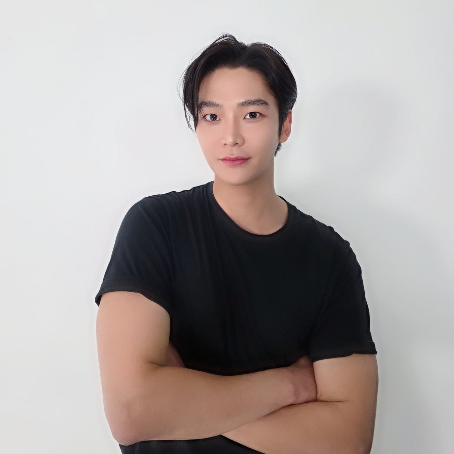 Behind-the-scenes cut of Rowoon