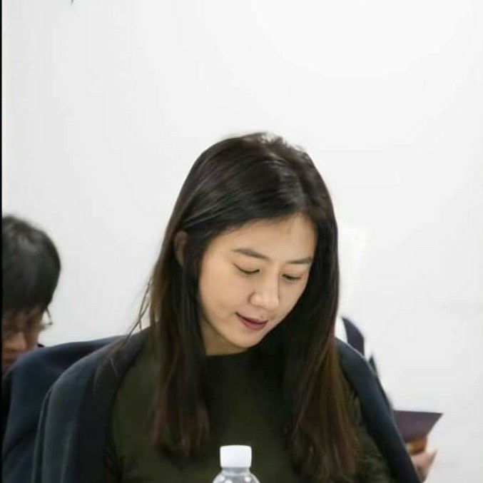 A moment captured by a fan of Kim Heeae