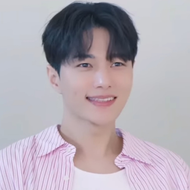 Latest photo of Kim Myungsoo (L)