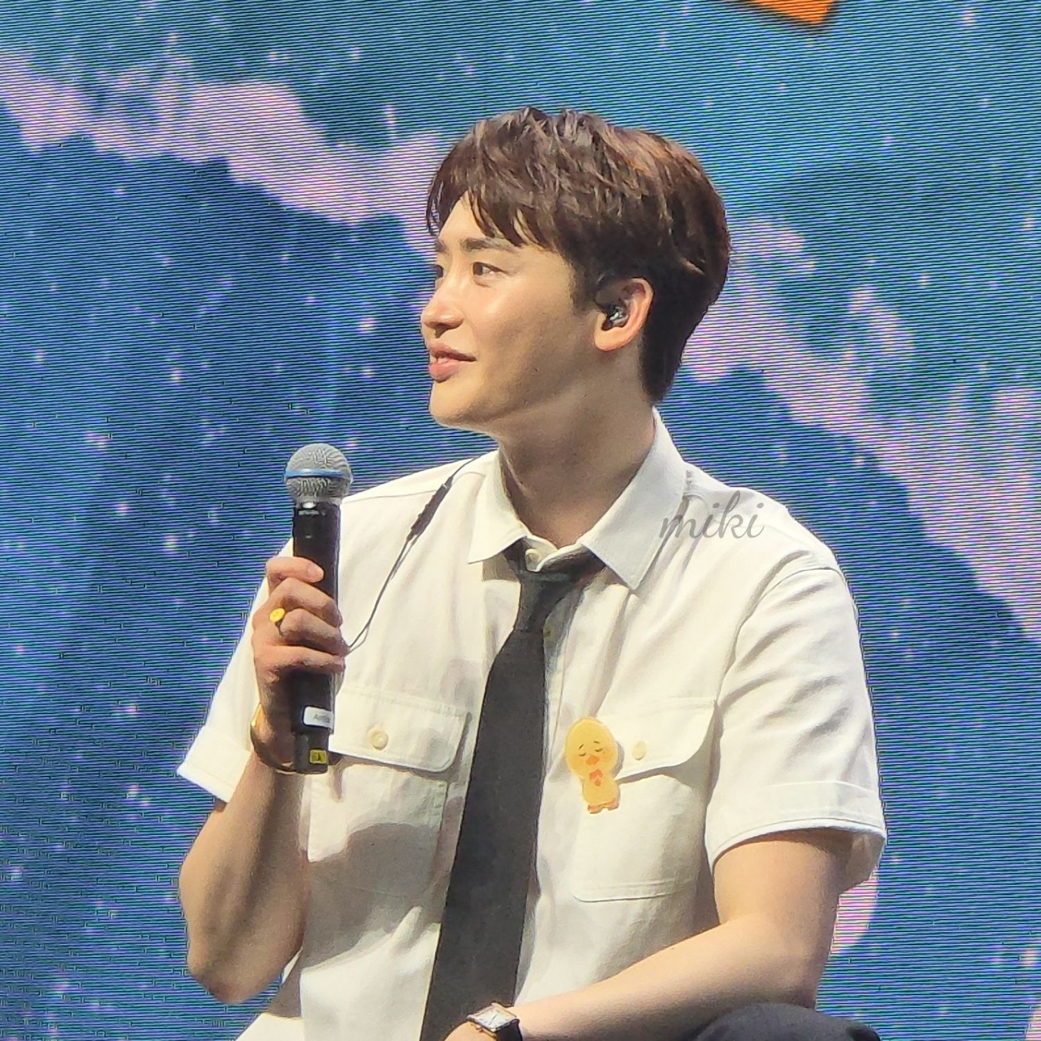 Behind-the-scenes cut of Lee Jongsuk