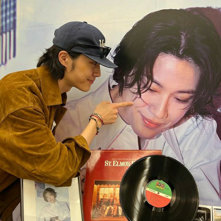 Behind-the-scenes cut of Lee Jongwon
