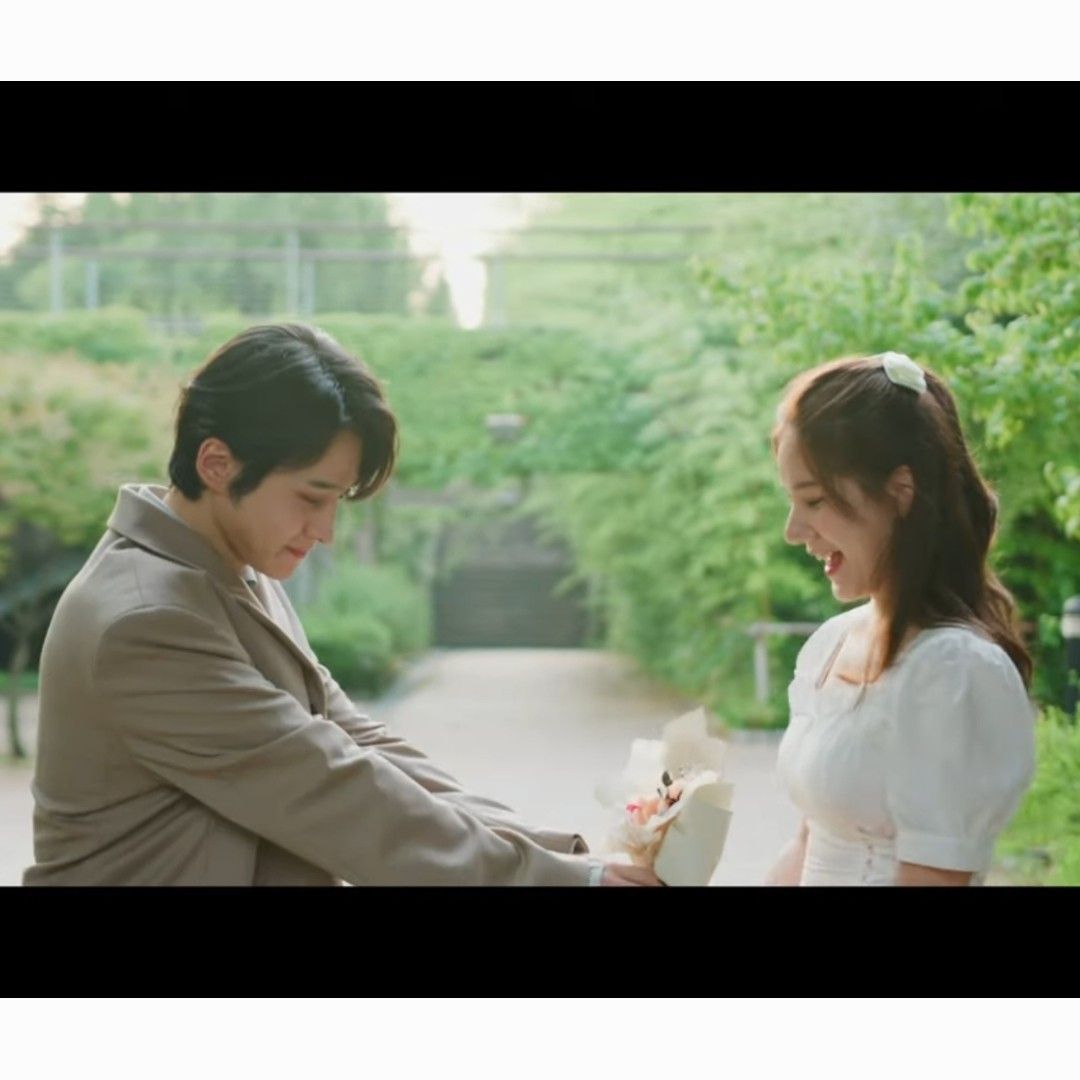 A moment captured by a fan of Seong Ri