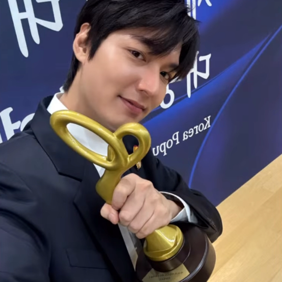 粉絲拍下的李敏鎬瞬間