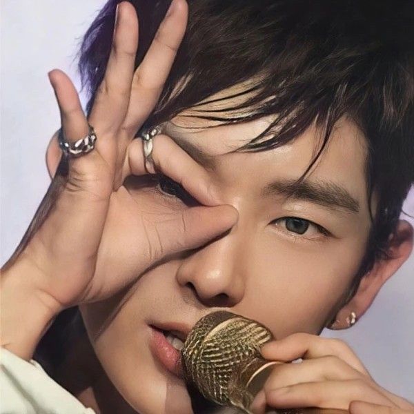 A moment captured by a fan of Lee Joongi