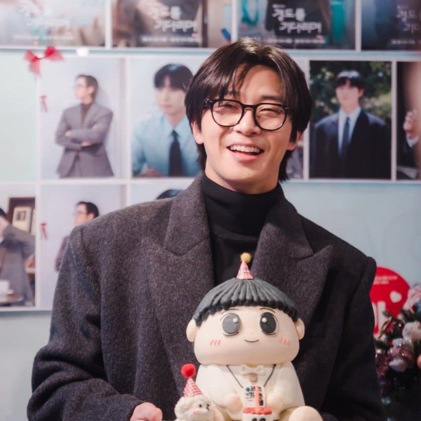 Behind-the-scenes cut of Park Seojoon