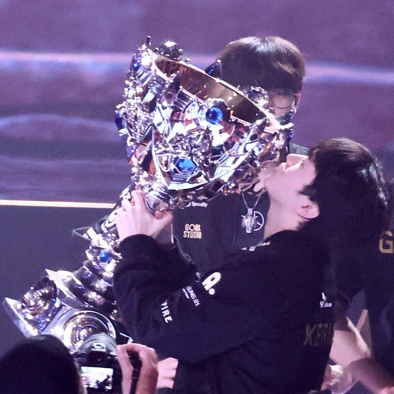 A moment captured by a fan of Keria