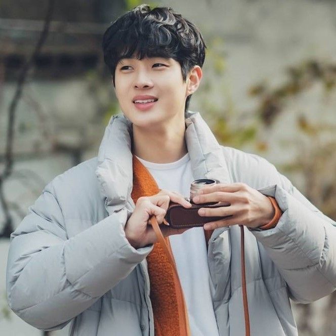 A moment captured by a fan of Choi Wooshik