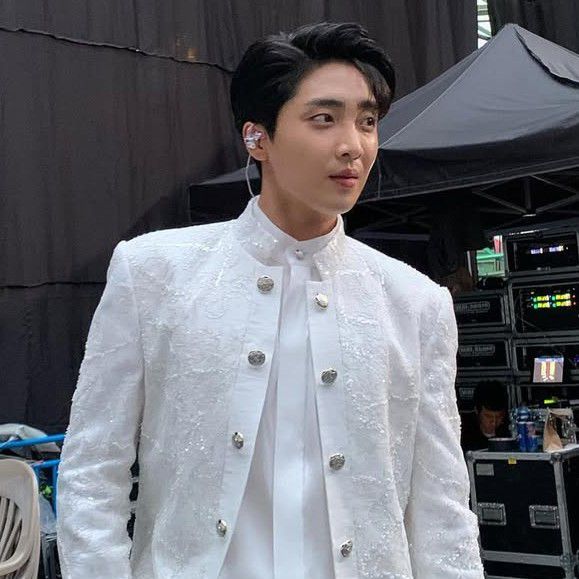 Behind-the-scenes cut of Hwang Yunsung