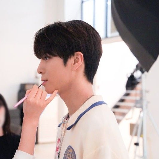 A moment captured by a fan of Jeong Dongwon