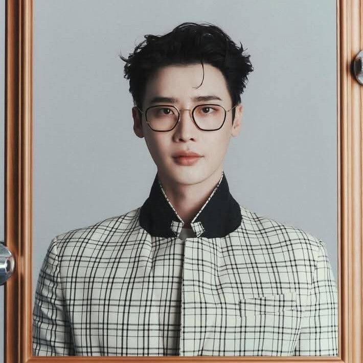 A moment captured by a fan of Lee Jongsuk
