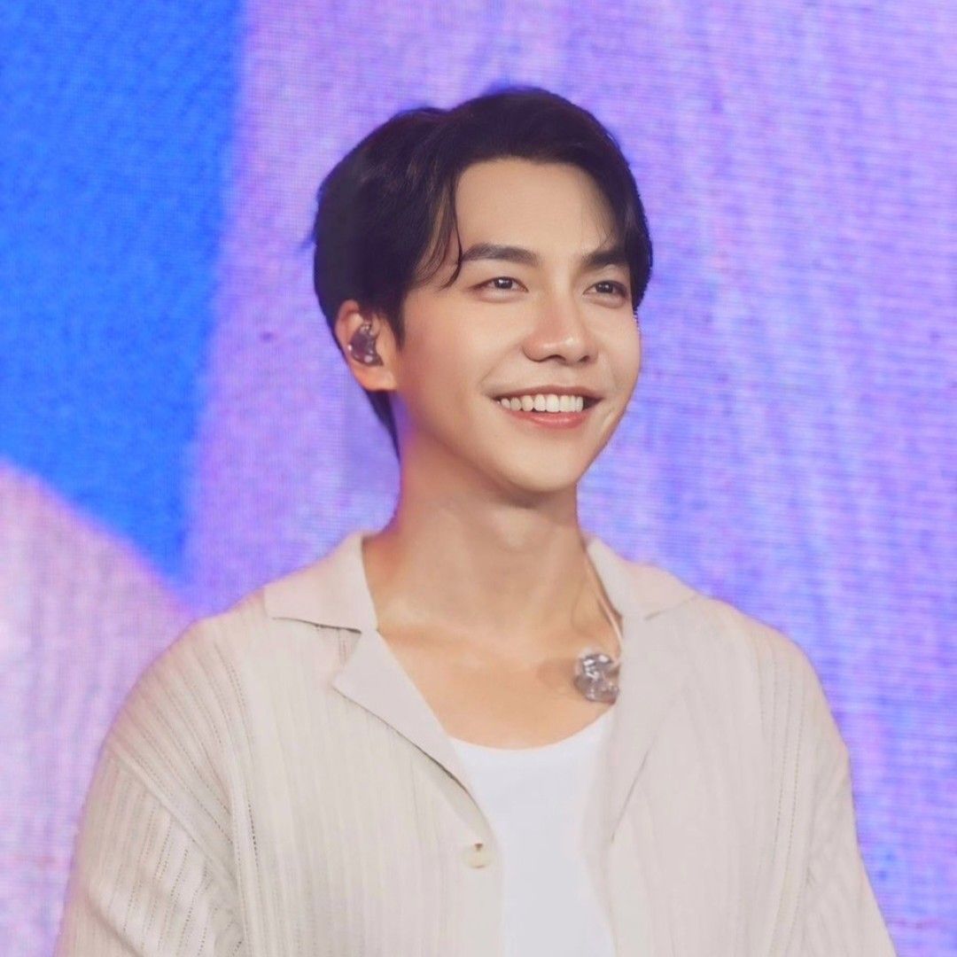 Recent activity shot of Lee Seunggi