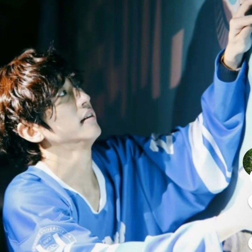 A moment captured by a fan of Lee Seungyoon