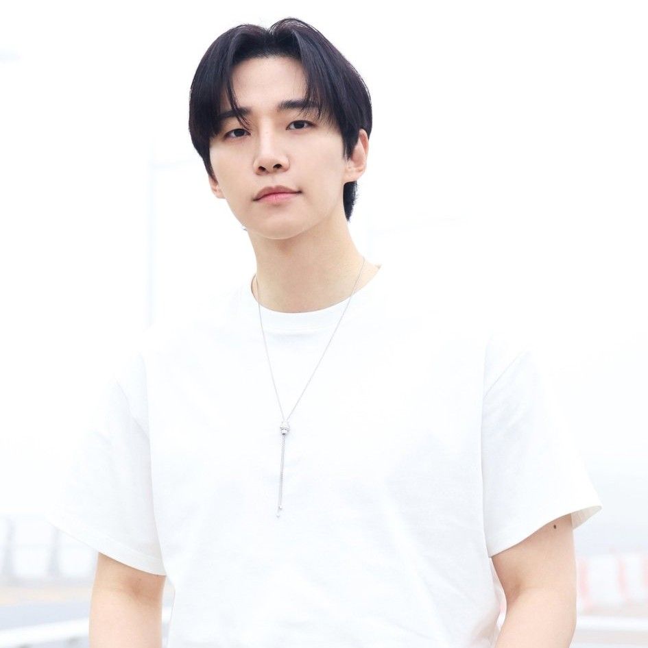 Behind-the-scenes cut of Lee Junho