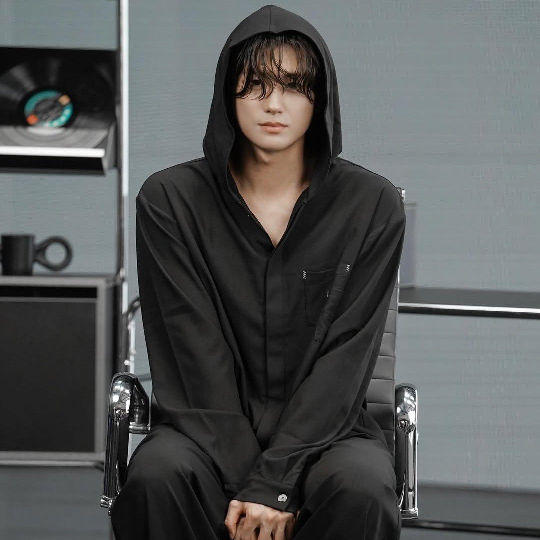 A moment captured by a fan of Park Hyungsik
