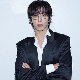 Behind-the-scenes cut of Jung Yonghwa