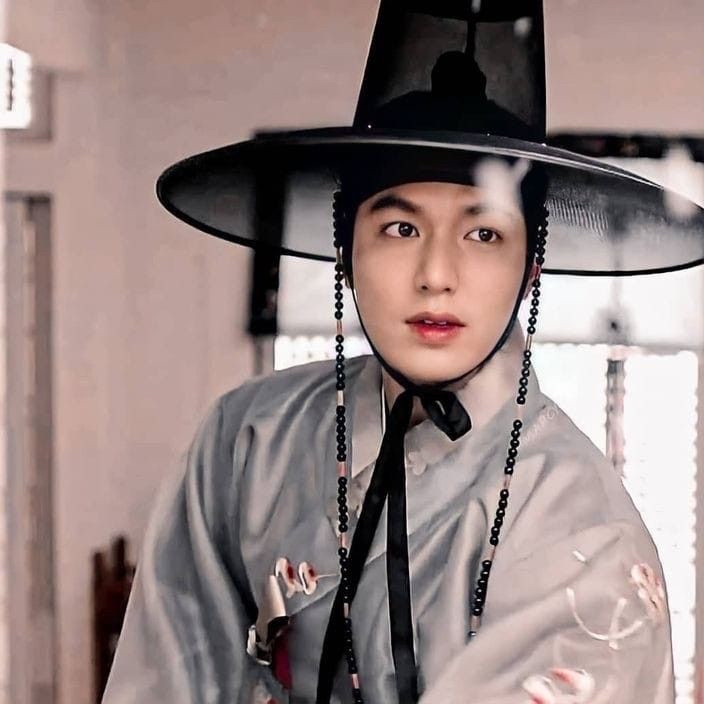 粉絲拍下的李敏鎬瞬間