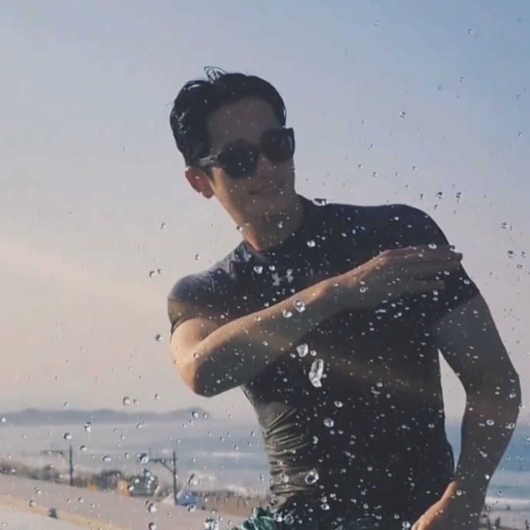 A moment captured by a fan of Park Sihoo