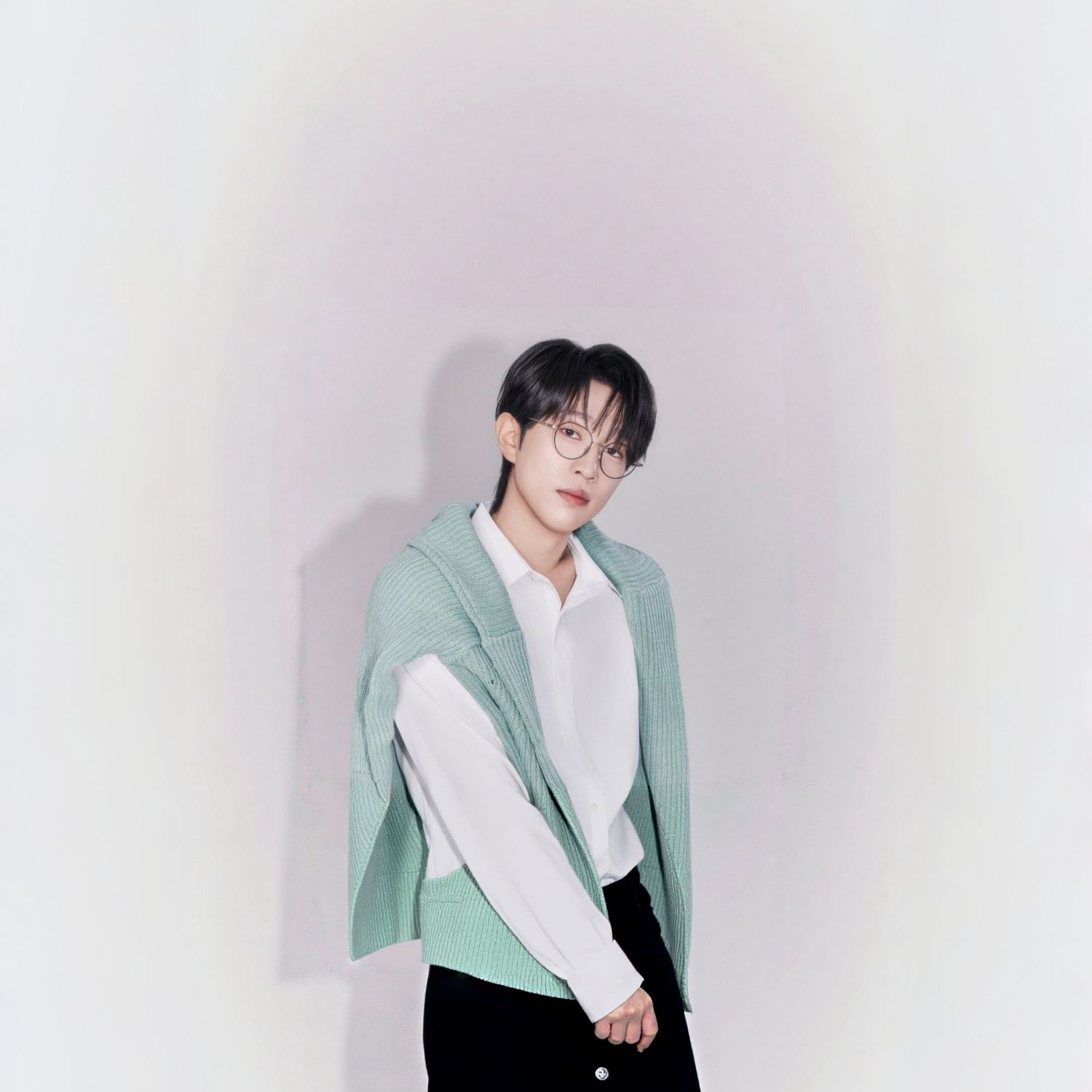 Behind-the-scenes cut of An Sunghoon