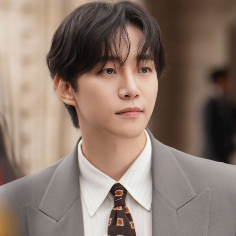 イ・ジュノのビハインドカット