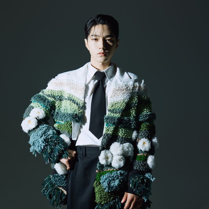 A moment captured by a fan of Kim Myungsoo (L)