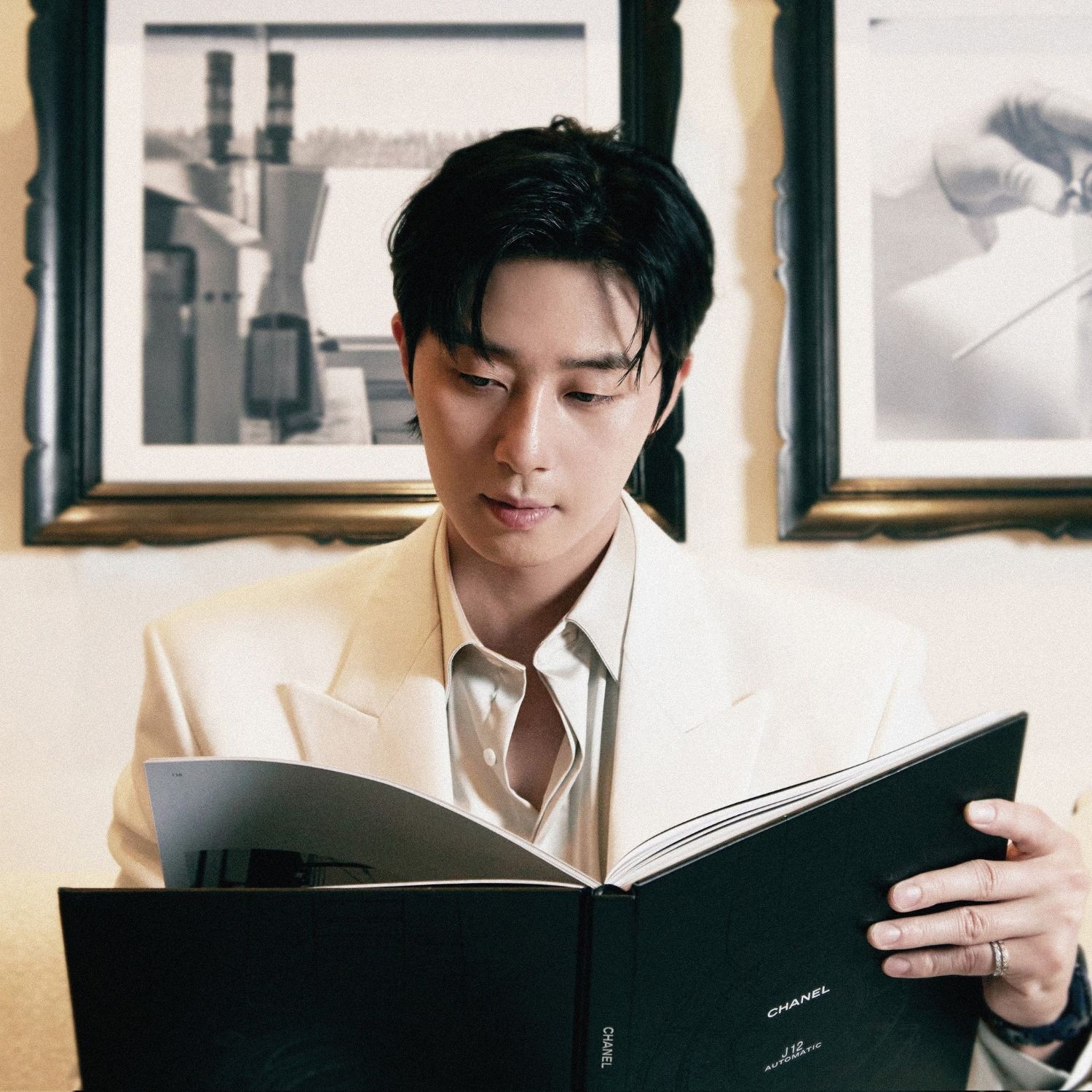 A moment captured by a fan of Park Seojoon