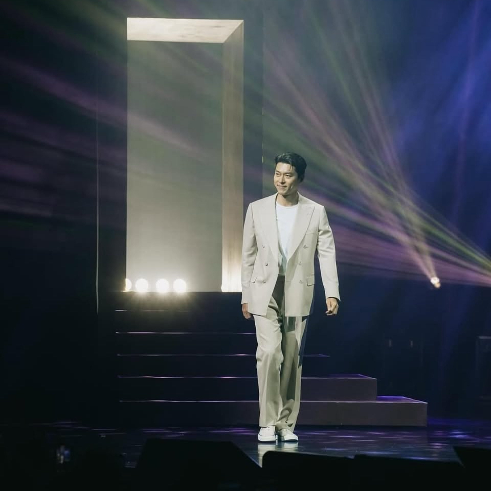 Behind-the-scenes cut of Hyun Bin