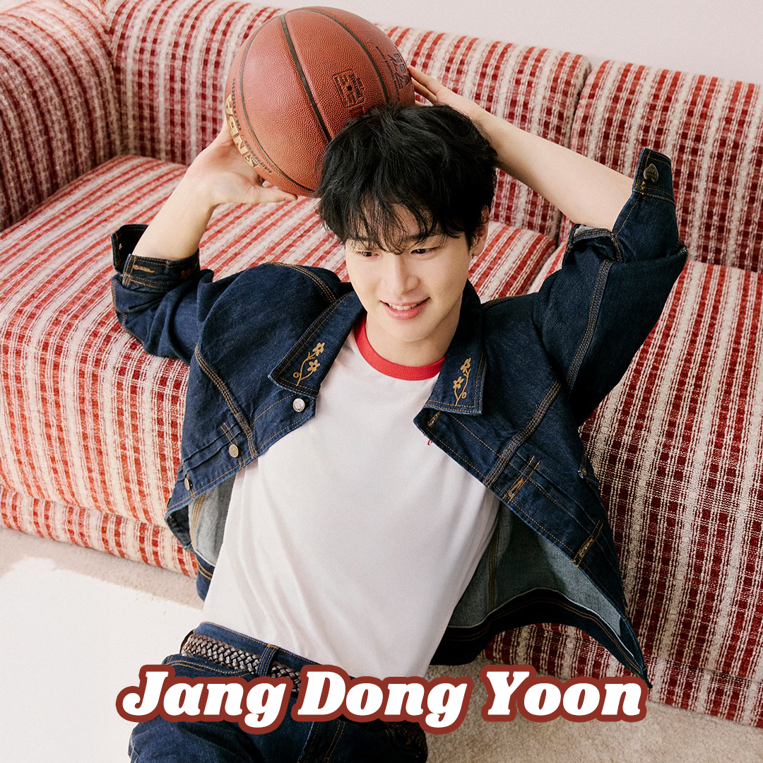 A moment captured by a fan of Jang Dongyoon