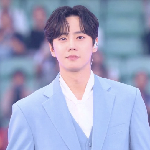 Behind-the-scenes cut of Lee Junyoung