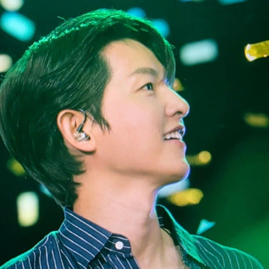 A moment captured by a fan of Song Joongki