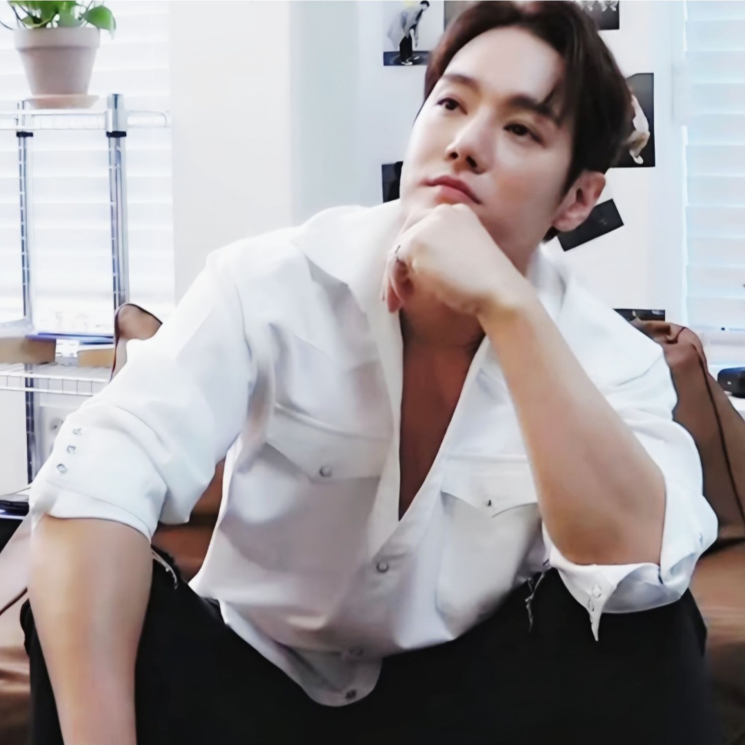 A moment captured by a fan of Hwanhee