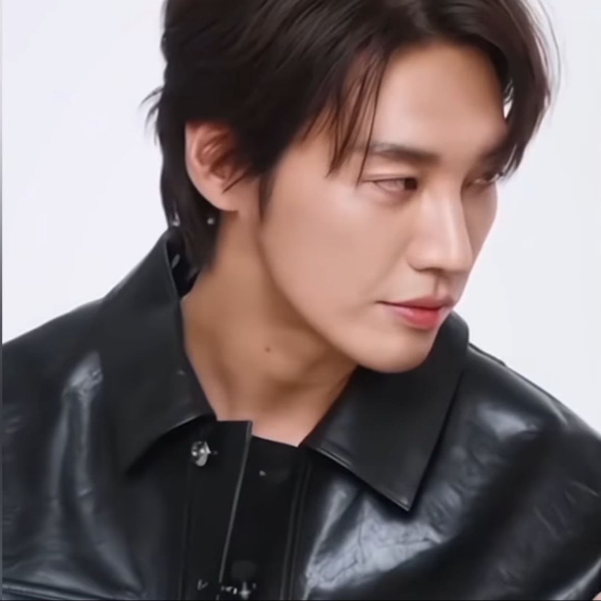 Behind-the-scenes cut of Kim Youngkwang