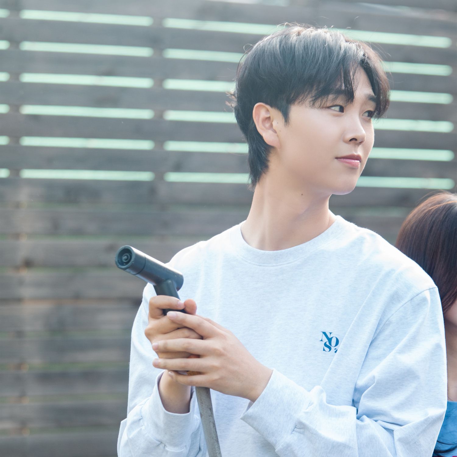 Behind-the-scenes cut of Song Minjun