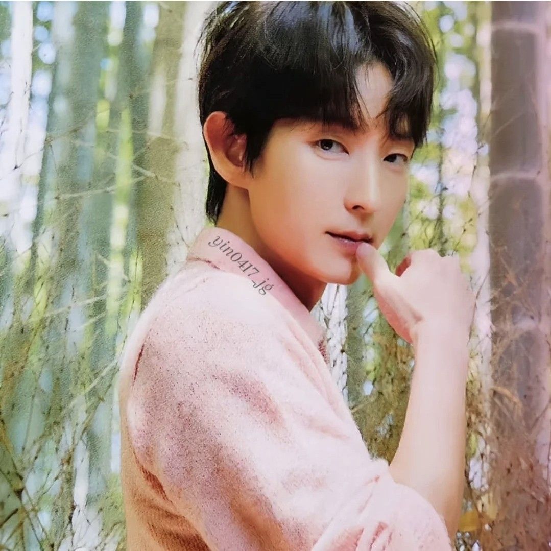 A moment captured by a fan of Lee Joongi