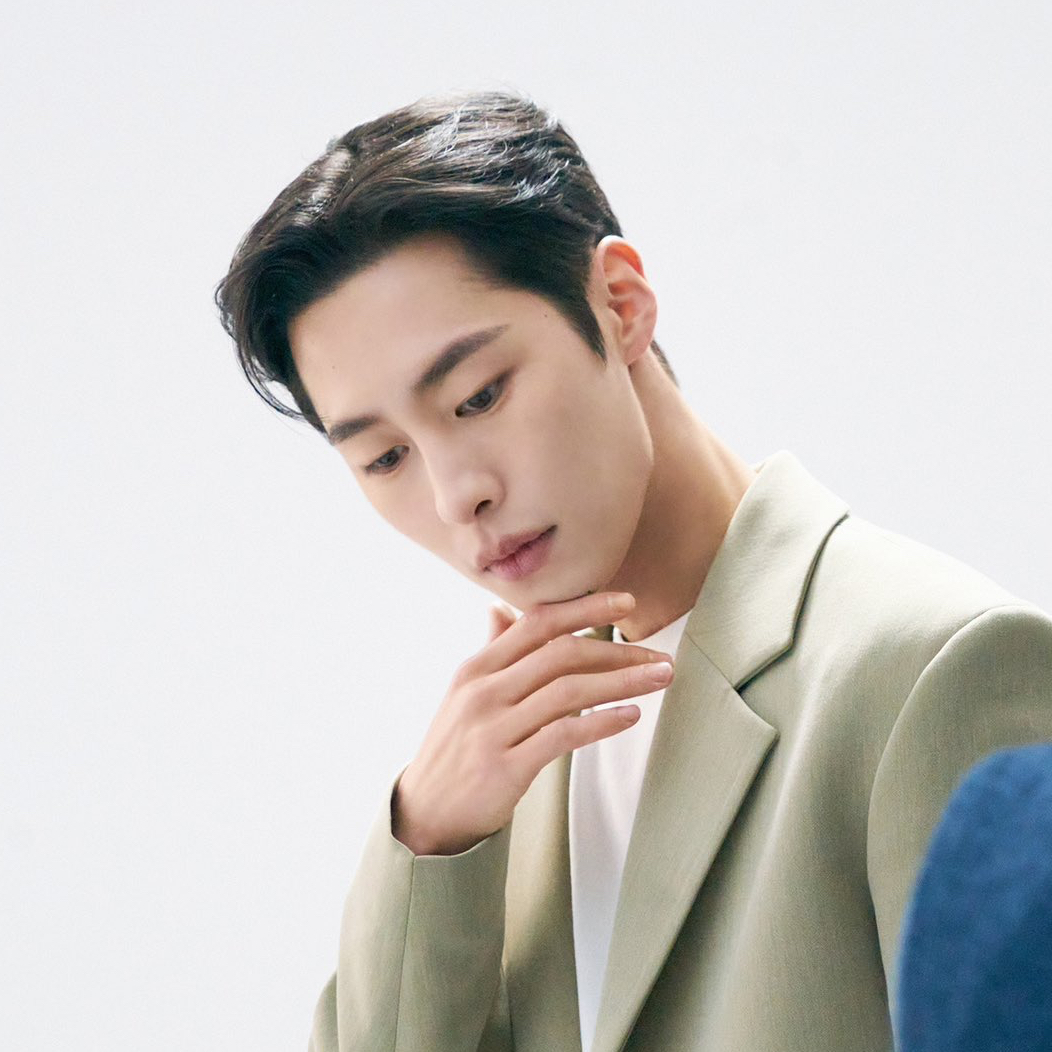 A moment captured by a fan of Lee Jaewook