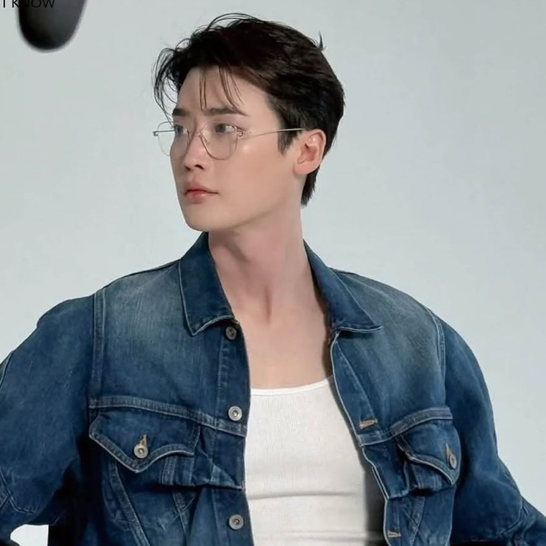 Behind-the-scenes cut of Lee Jongsuk