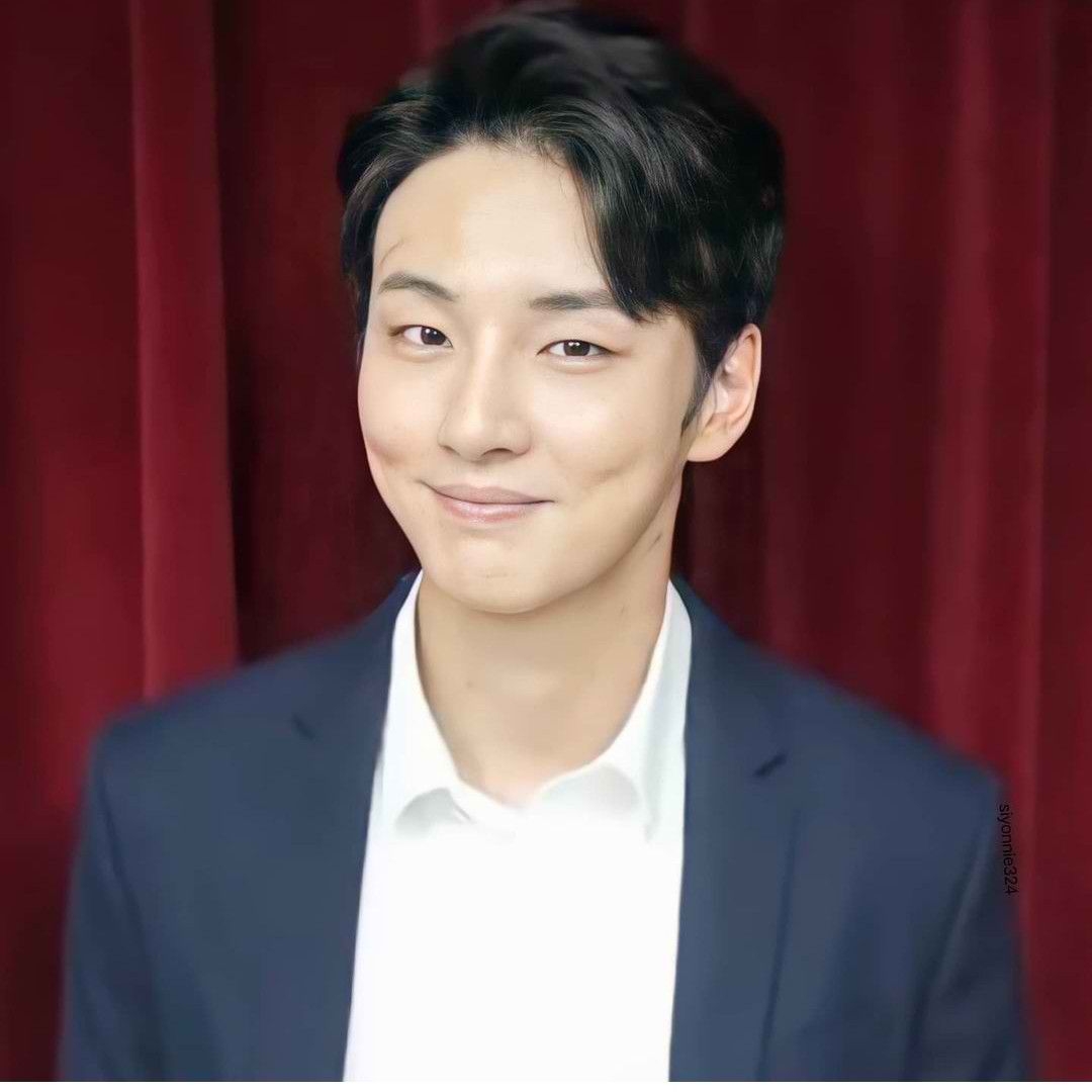 Behind-the-scenes cut of Yoon Shiyoon