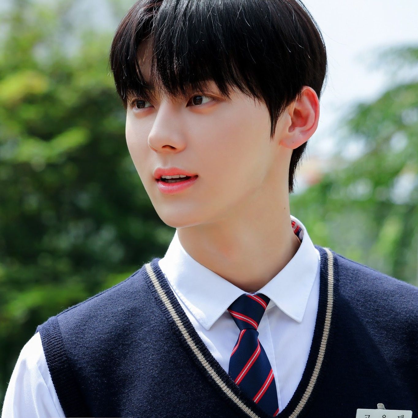 A moment captured by a fan of Hwang Minhyun