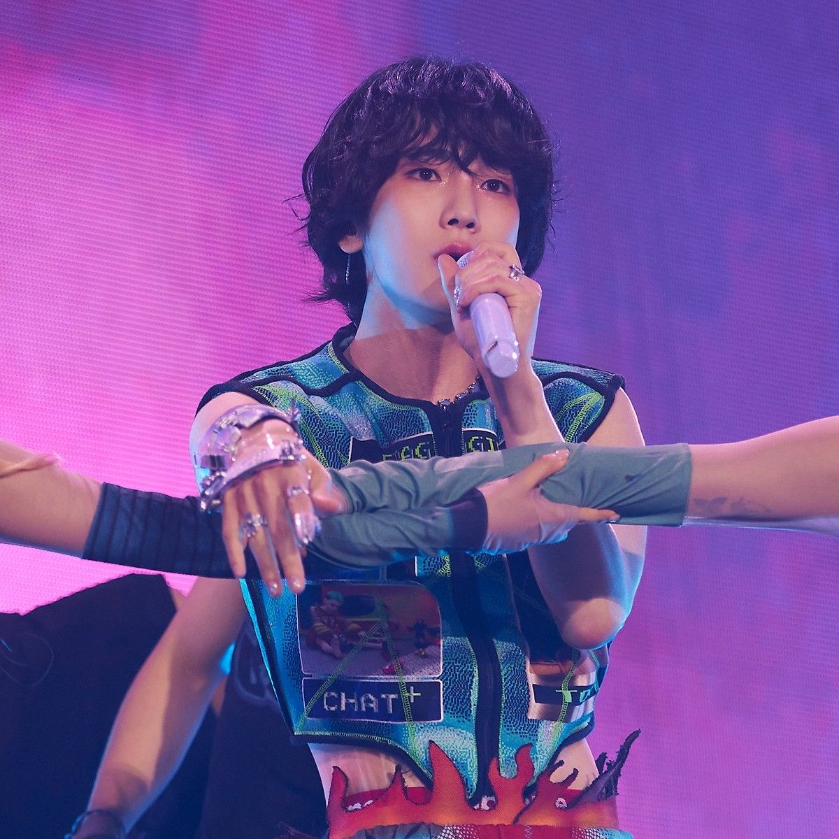 Behind-the-scenes cut of Key