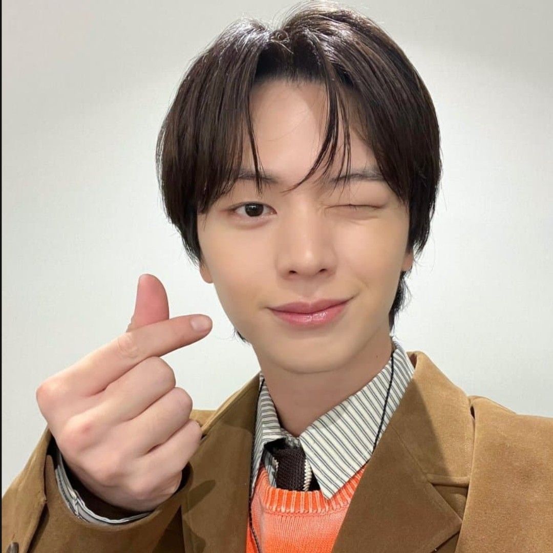 A moment captured by a fan of Yook Sungjae