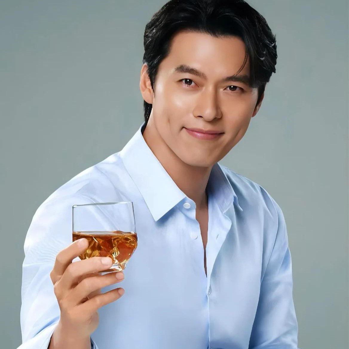 A moment captured by a fan of Hyun Bin