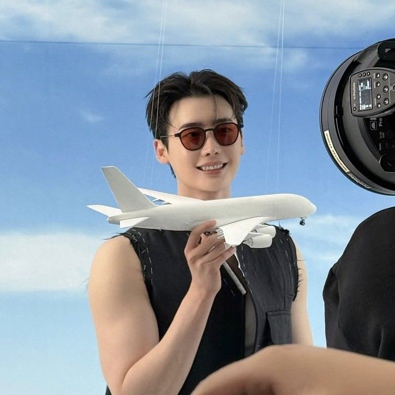 Behind-the-scenes cut of Lee Jongsuk