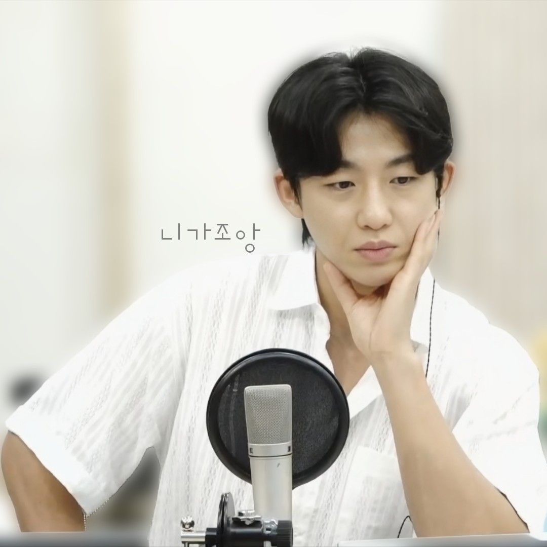 A moment captured by a fan of Shin Seungtae