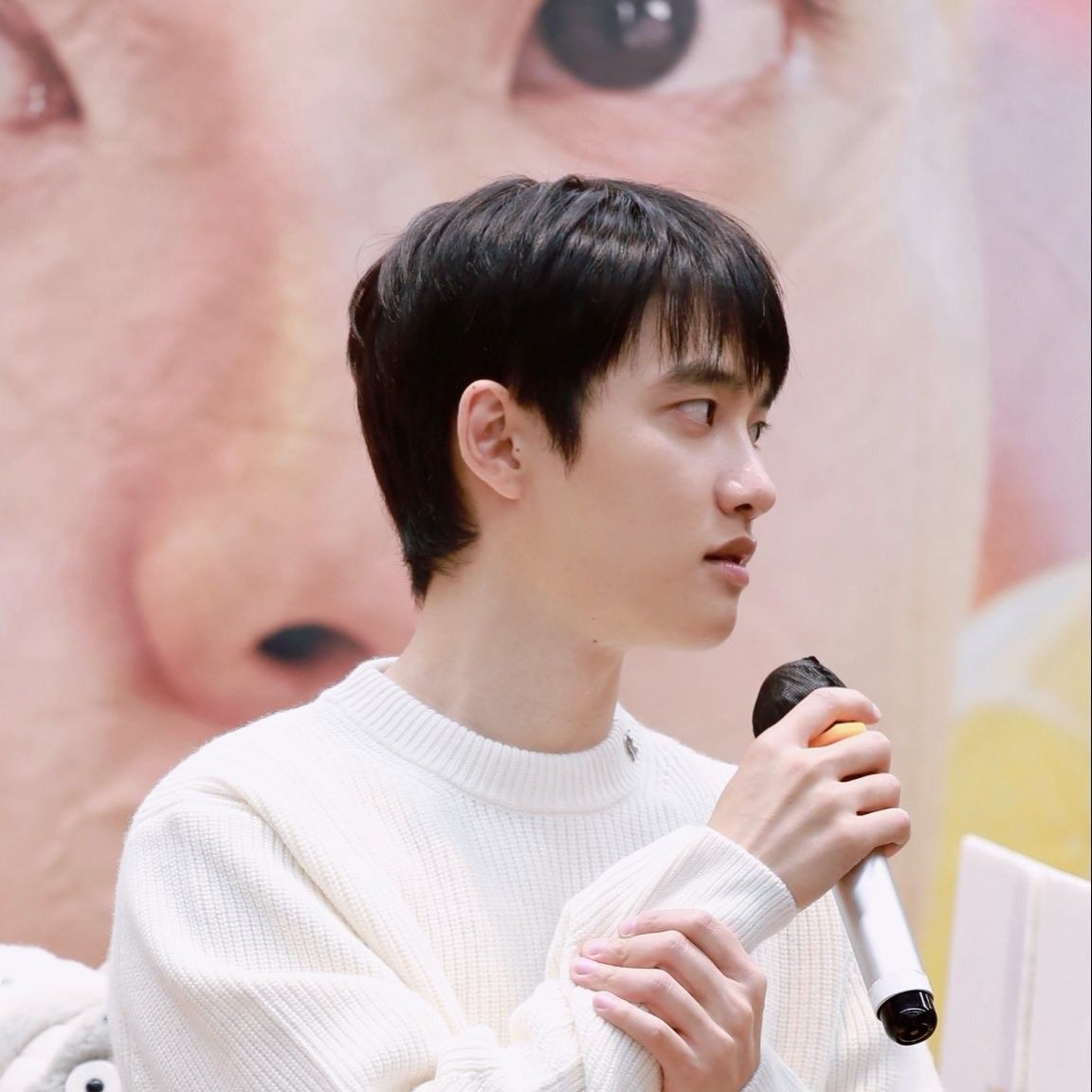 Behind-the-scenes cut of Doh Kyungsoo (D.O.)