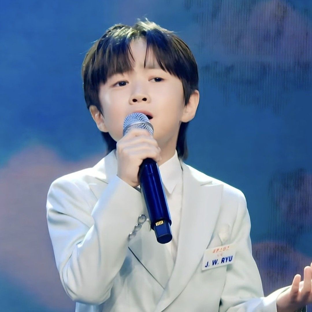 Behind-the-scenes cut of You Jiwoo