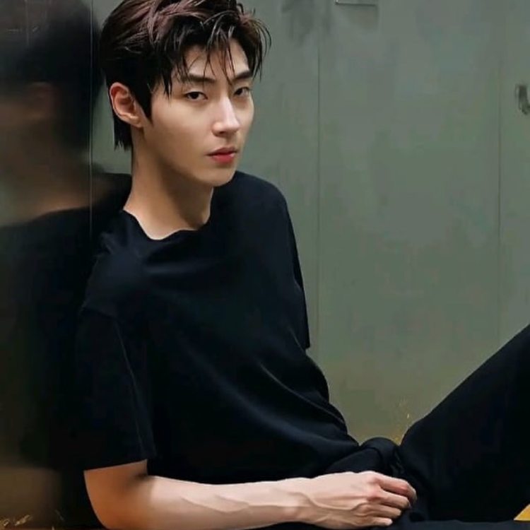 A moment captured by a fan of Hwang Inyoup