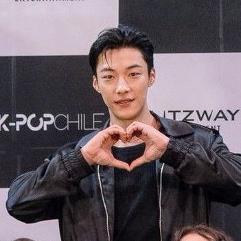 A moment captured by a fan of Woo Dohwan