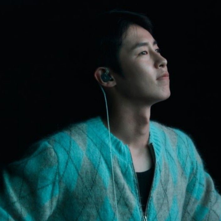 A moment captured by a fan of Lee Jaewook