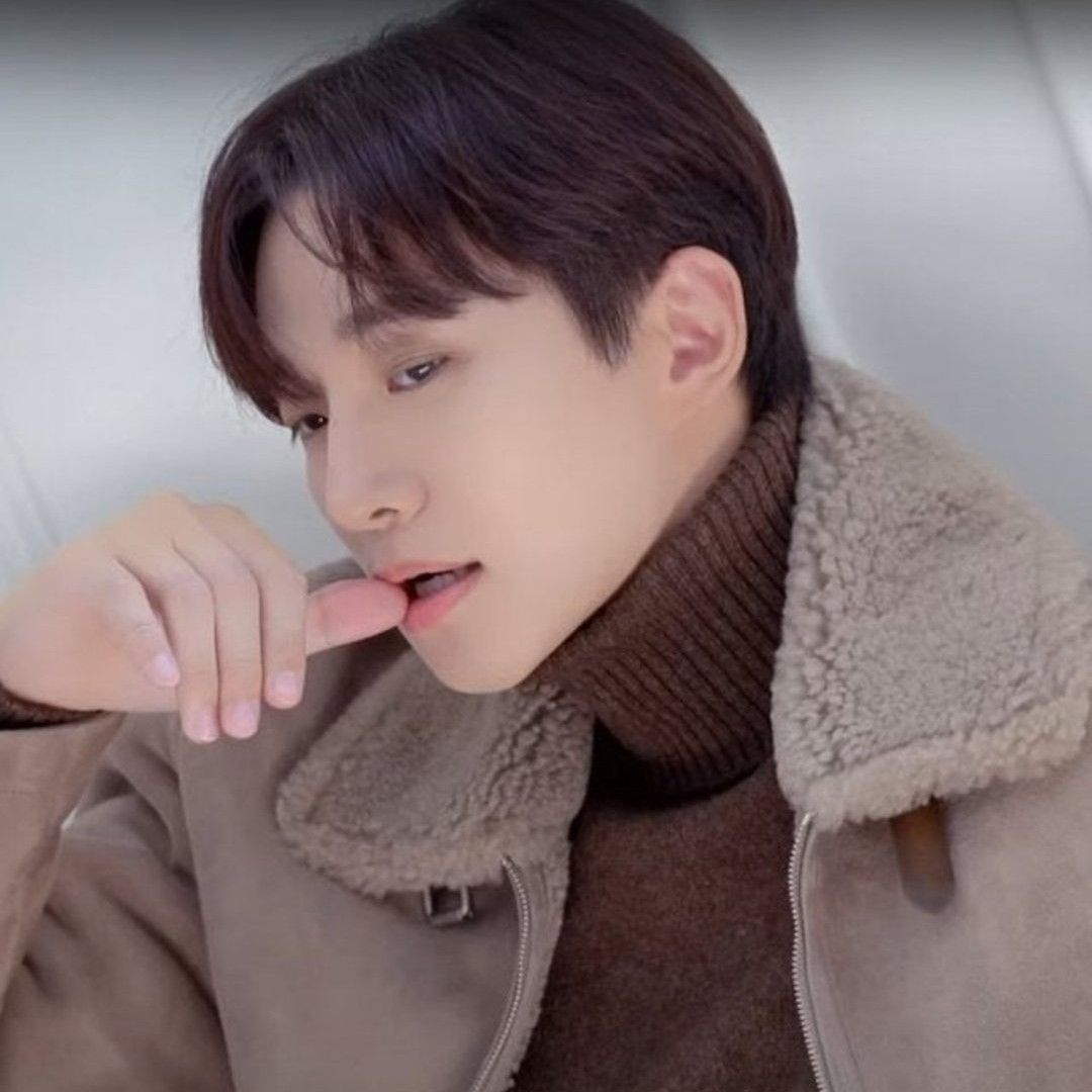Behind-the-scenes cut of Lee Junho
