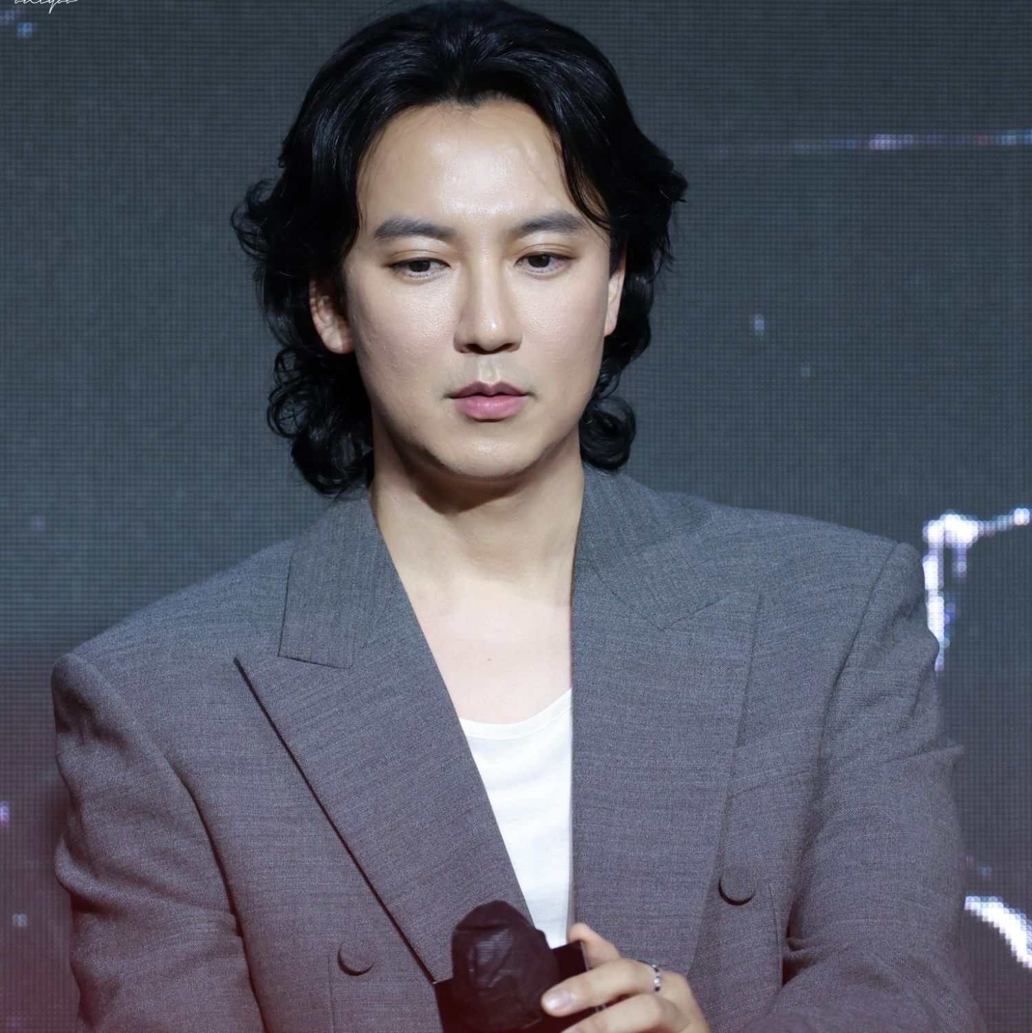 Behind-the-scenes cut of Kim Namgil