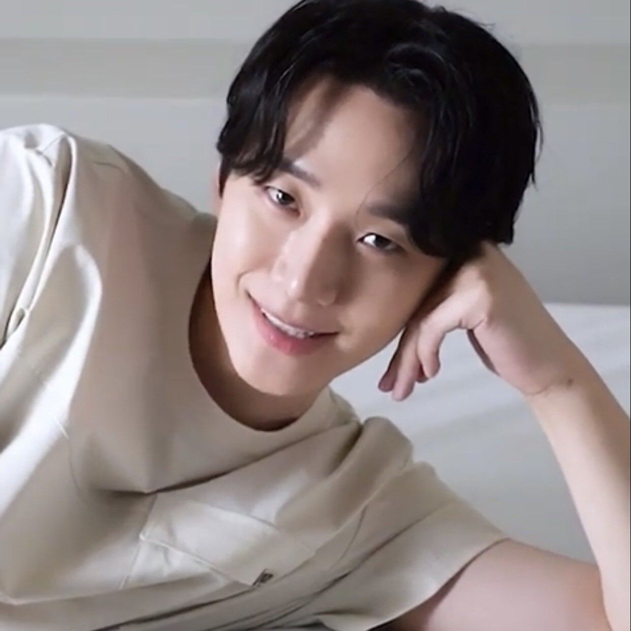 Behind-the-scenes cut of Lee Junho